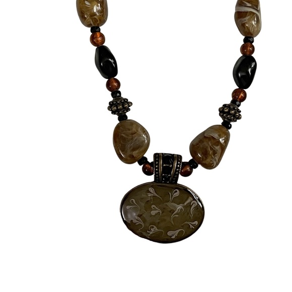 Chico’s gorgeous chunky stone bead medallion necklace - Picture 3 of 5